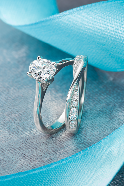 Engagement rings Birmingham receive help in choosing a ring from Mitchel & Co