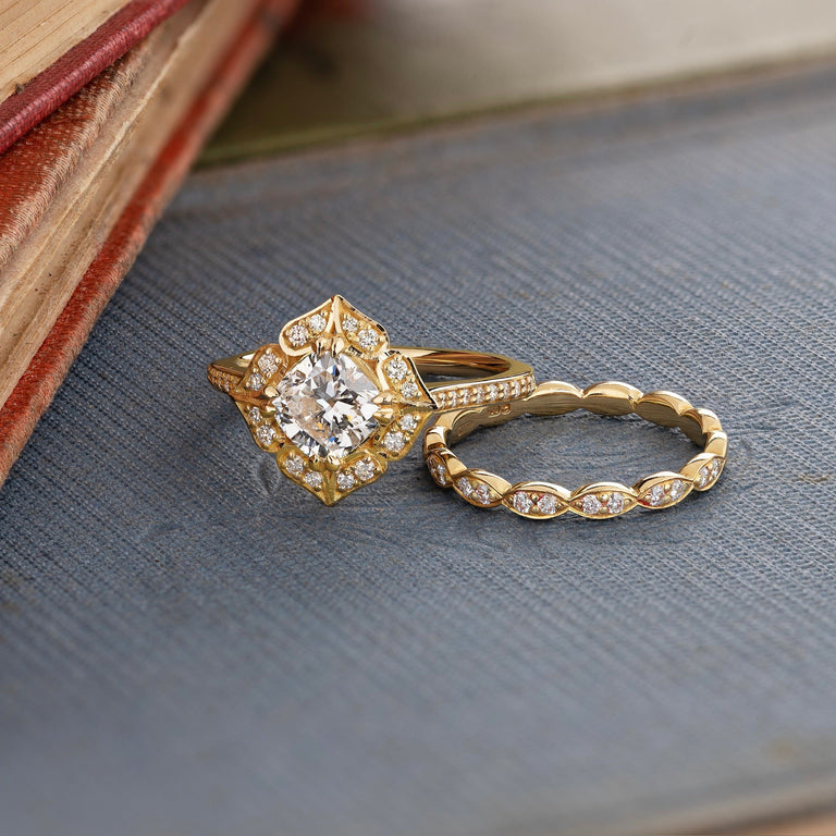 Carina Halo - Platinum / N / 3.09 Carats SQUARE CUSHION MIXED CUT VVS2 EX EX E Diamond